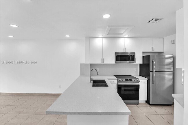 Building Photo - 7668 SW 152nd Ave