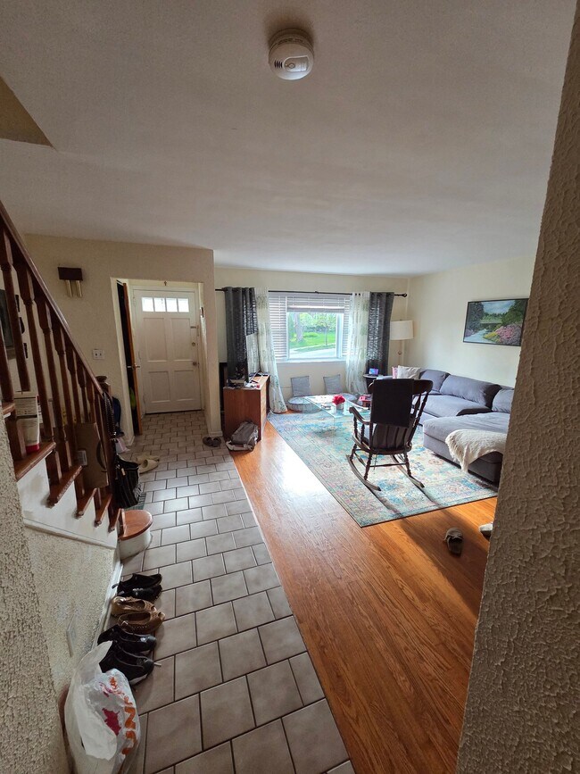Building Photo - 552 Manor Ridge Rd