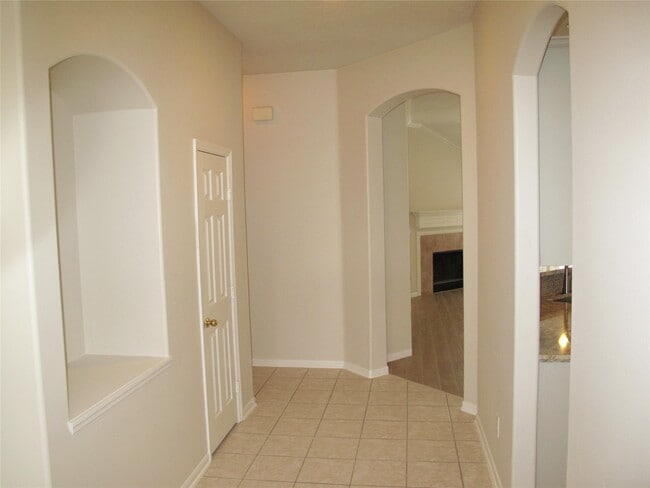 Building Photo - 206 N Wynnoak Cir