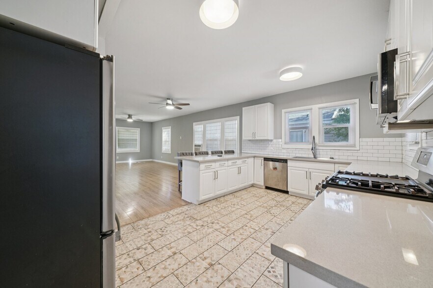 Building Photo - 379 W 19th St