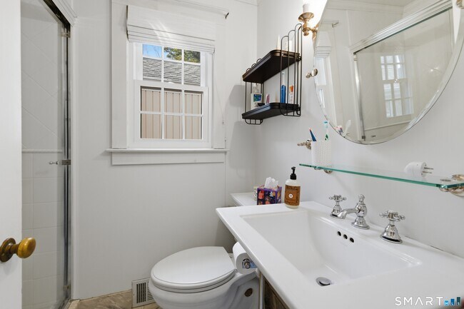 Building Photo - 12 Flanders Rd