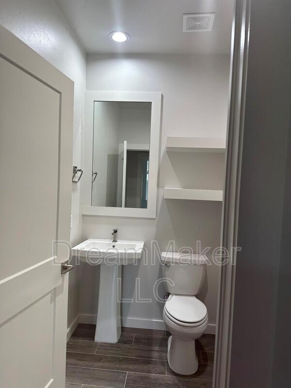 Building Photo - 2811 Clifton Ter