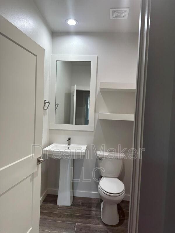 Building Photo - 2815 Clifton Ter