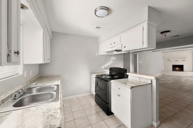 Building Photo - 25822 Glen Loch Dr