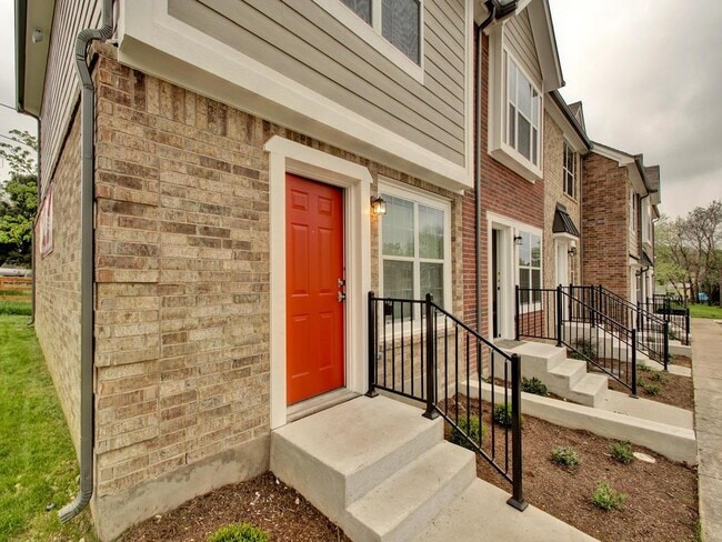 Building Photo - 202 S College St