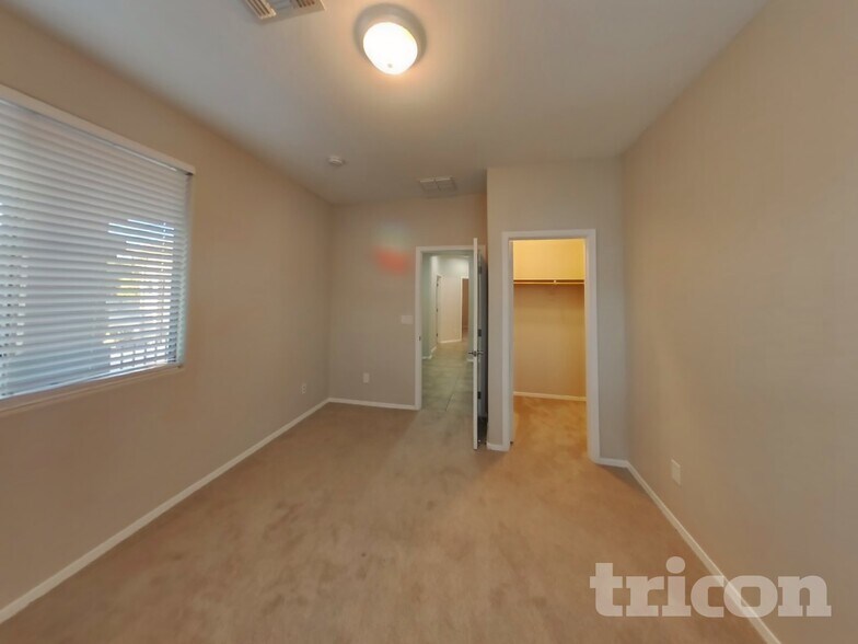 Building Photo - 21368 E North Loop