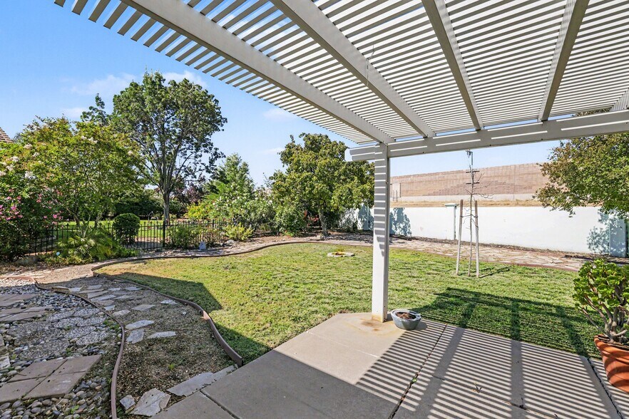 Building Photo - 337 Upton Pyne Dr