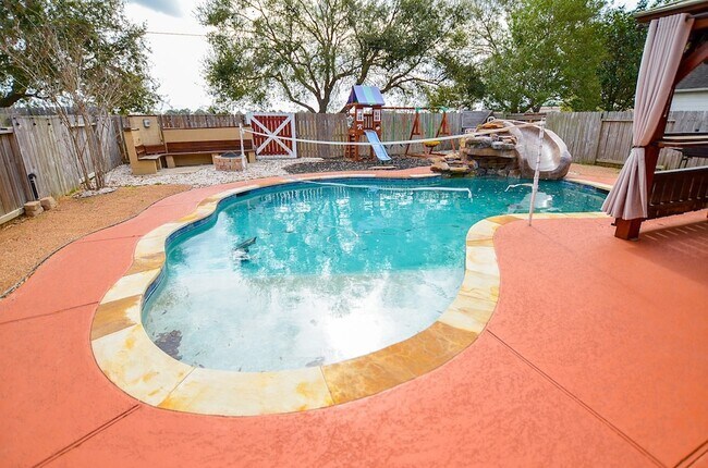 Building Photo - 2811 Willow Fork Dr