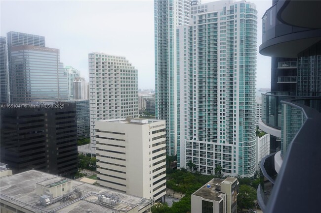 Building Photo - 1000 Brickell Plaza