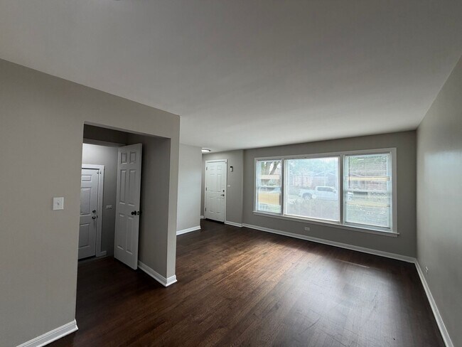 Building Photo - 9756 S Lowe Ave