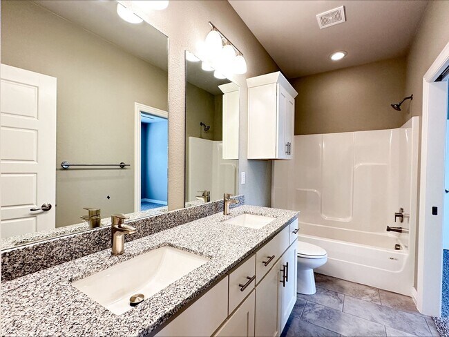 Building Photo - 2067 N Penelope Ln