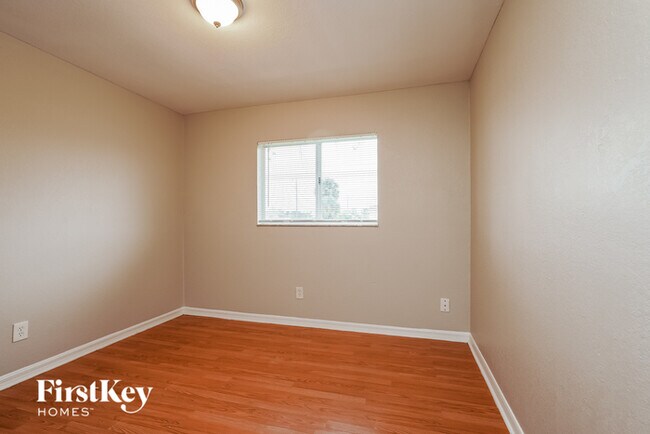 Building Photo - 2613 Van Buren Pkwy