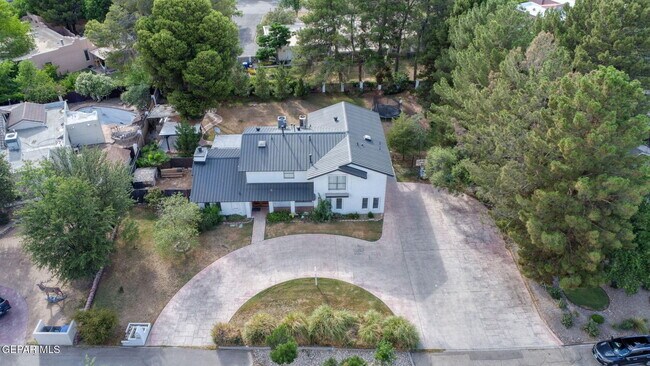 Building Photo - 5109 Memory Dr
