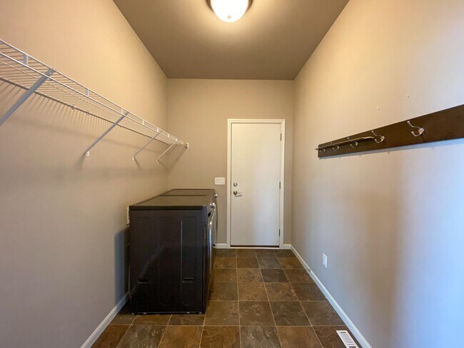 Building Photo - 9626 Sweet Autumn Dr