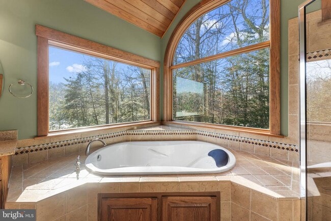 Building Photo - 3535 Meadow Rd