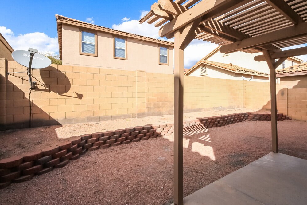 Building Photo - 3277 S Chaparral Rd