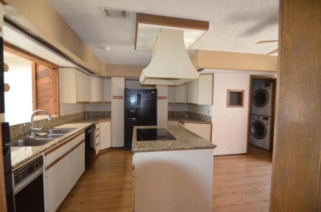 Building Photo - 4603 Twin Valley Cir