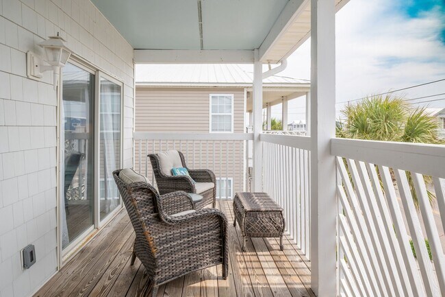 Building Photo - OFF-SEASON MONTHLY RENTAL AVAILABLE MARCH OF 2026