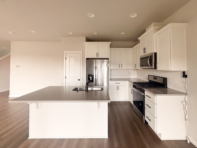 Building Photo - 5590 Mountain Quail Dr S