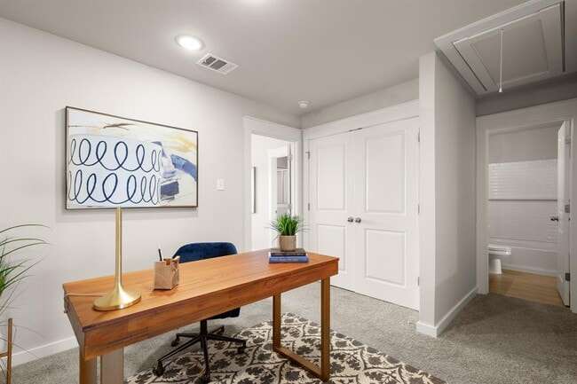Building Photo - 253 Fieldwood Dr