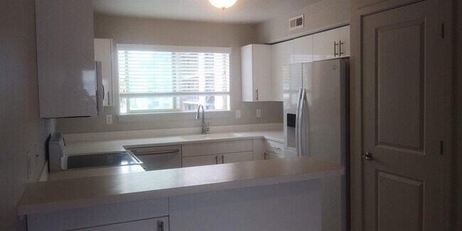 Building Photo - 1026 N 1090 W St