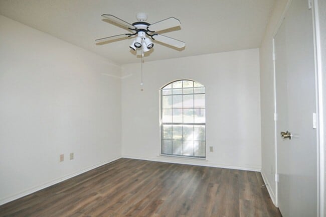 Building Photo - COMING SOON/VIEW NOW - Beautiful Euless Home in GCISD – Updated & Move-In Ready!