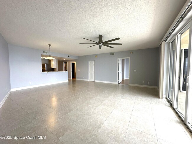 Building Photo - 102 Riverside Dr