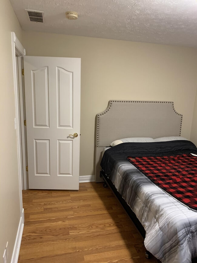 Building Photo - 7833 Andee Ln