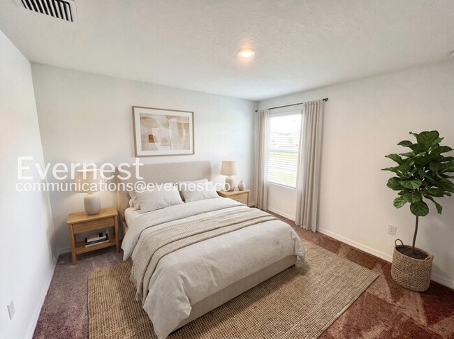 Building Photo - Spacious 5 Bed, 3.5 Bath Home with Fenced Yard and 2-Car Garage | Available Soon!