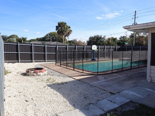 Building Photo - 4 BEDROOM 2 Bath  Pool Home!  Call Carole Arcaro 386-216-4900 Deltona Lakes Realty