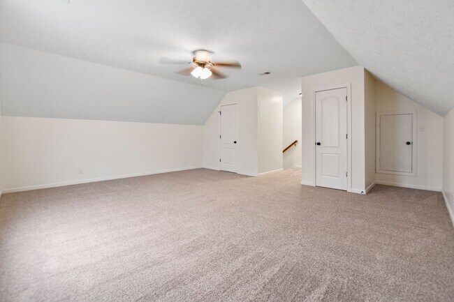 Building Photo - Pet Friendly Three Bedroom with Bonus!