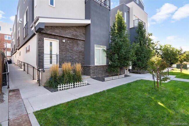 Building Photo - 4926 Lowell Blvd