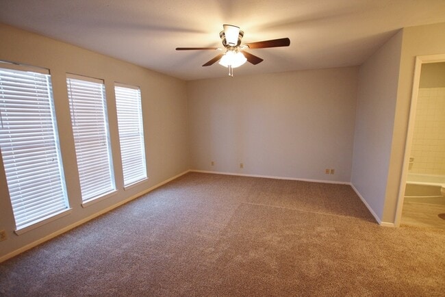 Building Photo - Available Now: Stunning 4-bedroom, 2-bath ...