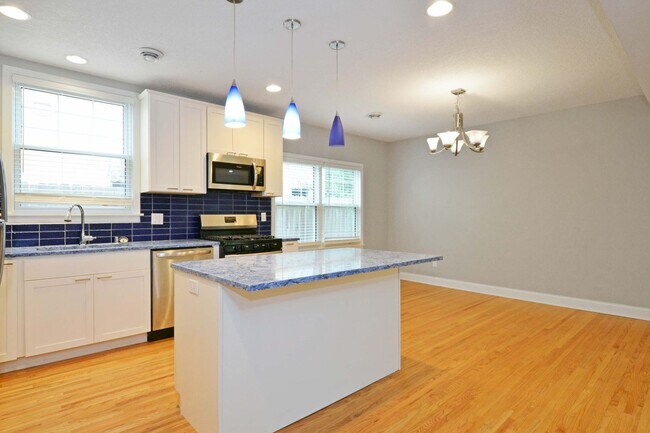 Building Photo - 3552 Irving Ave S