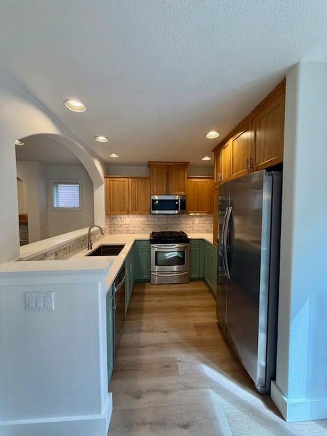 Building Photo - Beautifully renovated in NW Bend!  A/C!