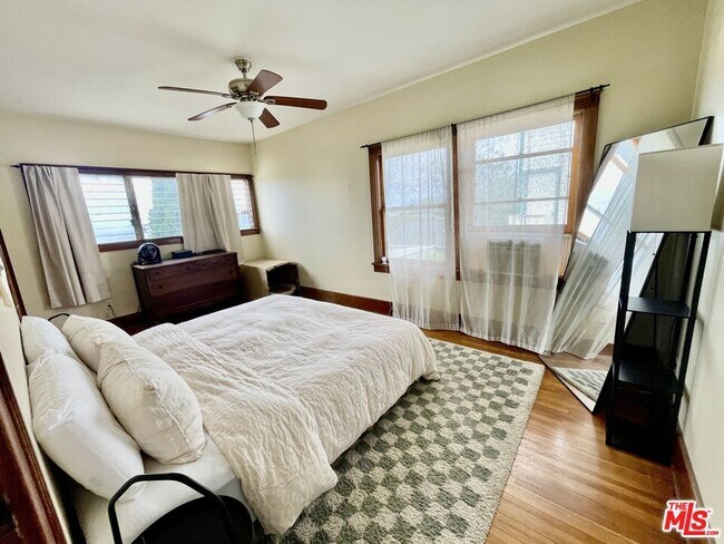 Building Photo - 1412 Calumet Ave