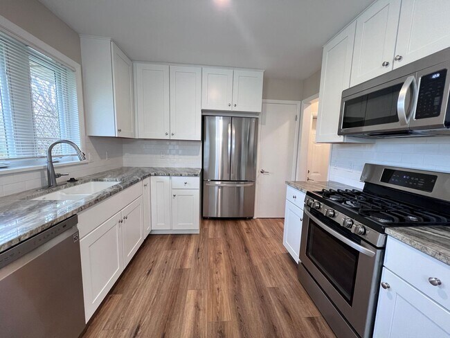 Building Photo - Recently Renovated Home within Walking Dis...