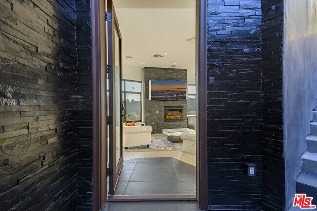 Building Photo - 2271 Gloaming Way