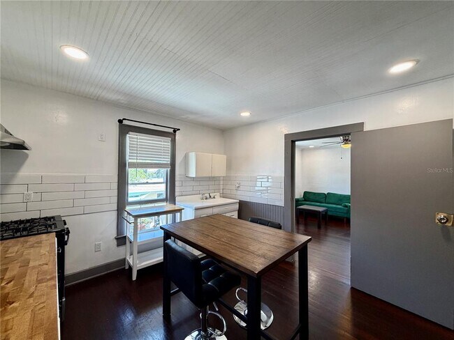 Building Photo - 1057 7th Ave N