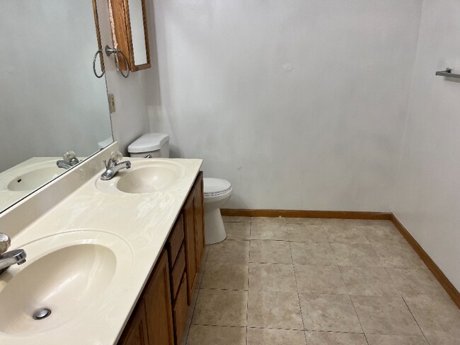 Building Photo - 665 Woodduck Dr