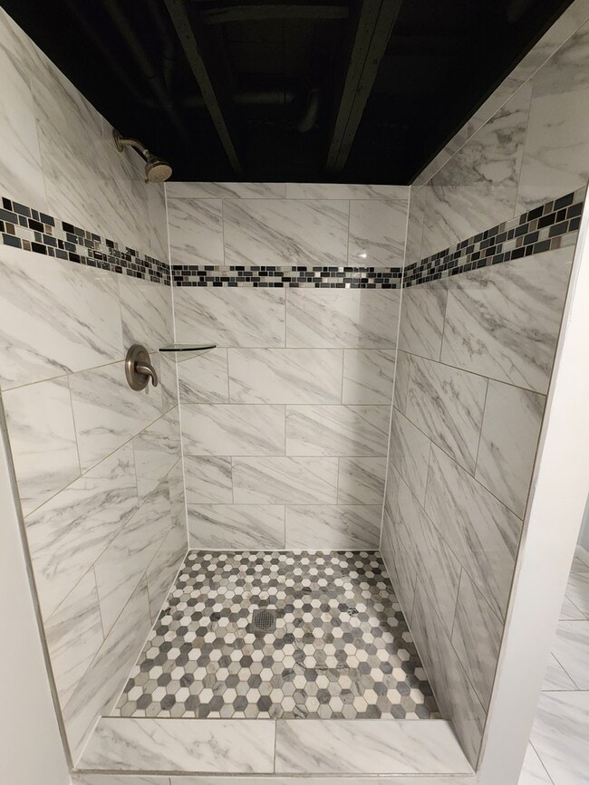 Building Photo - 3055 N Lockwood Ave