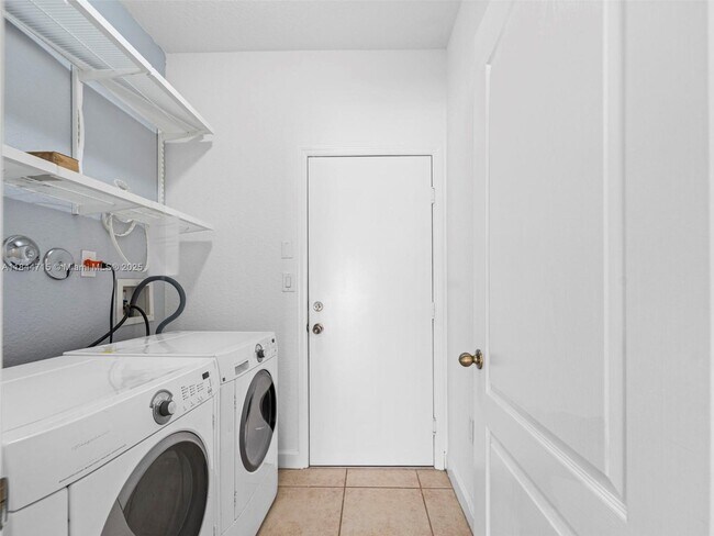 Building Photo - 1438 SW 154th Ct