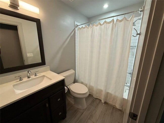 Building Photo - 4472 Calumet Dr NW