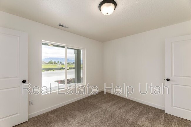 Building Photo - 488 S 700 W