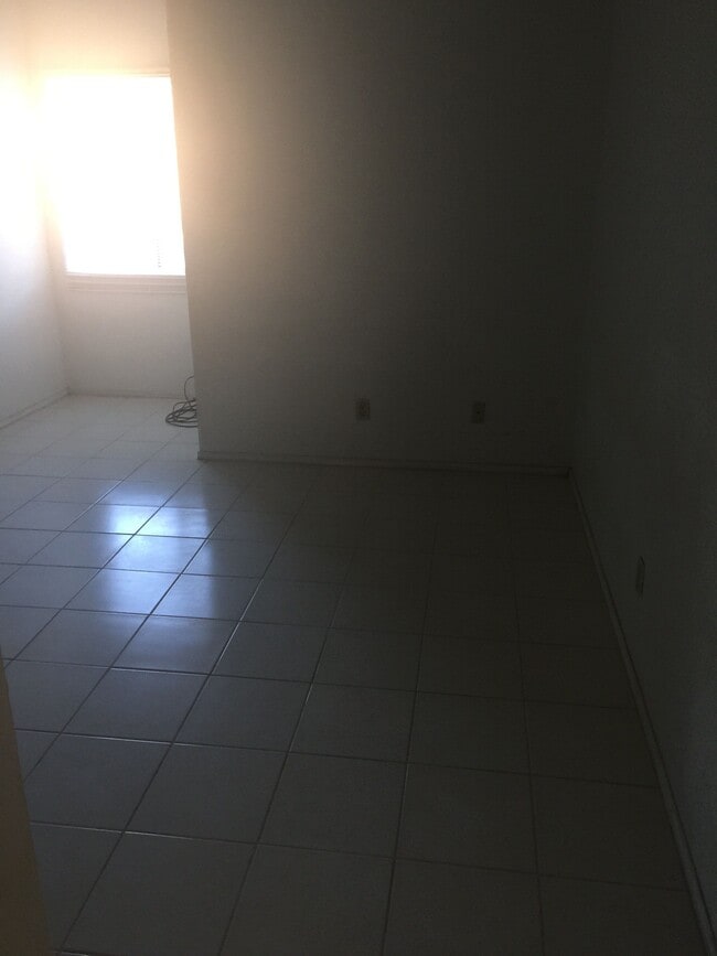 Building Photo - 797 W Mesa Verde Dr