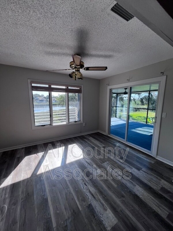 Building Photo - 1007 S Pointe Alexis Dr