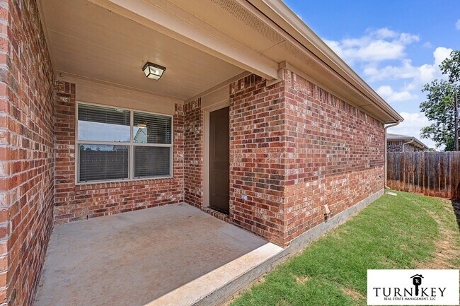 Building Photo - 1324-1328 White Sand Dr