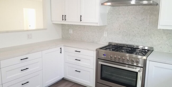 Building Photo - 3 Bedrooms, 2 Baths Remodeled Encino Home ...