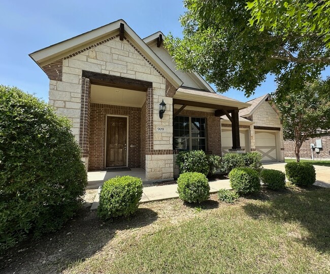 Primary Photo - 909 Hartman Dr