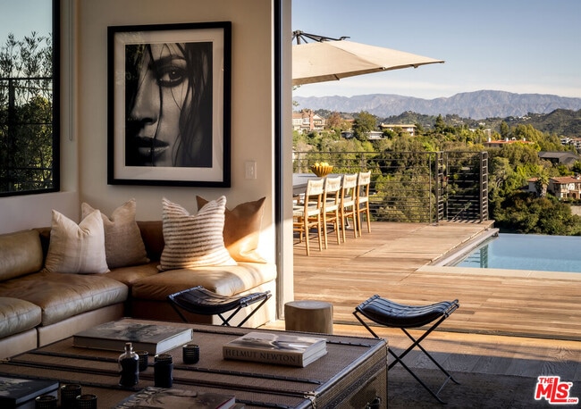 Building Photo - 1030 Somera Rd